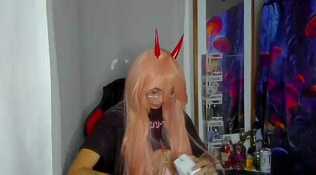 Snapshot of _sakae_ chatting on 12-19-24, 10:10  sakae  online show from 12-19-24, 10:10