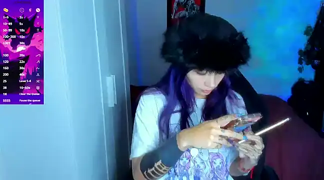 Snapshot of _sakae_ chatting on 01-10-25, 12:27  sakae  online show from 01-10-25, 12:27