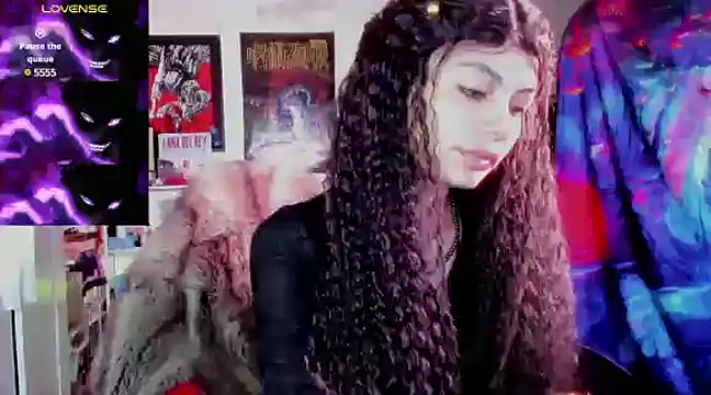 Snapshot of _sakae_ chatting on 02-08-25, 05:51  sakae  online show from 02-08-25, 05:51