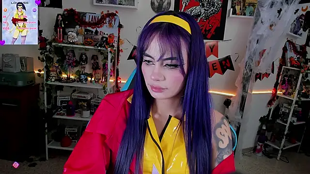 Snapshot of _sakae_ chatting on 10-28-25, 12:30  sakae  online show from 10-28-25, 12:30