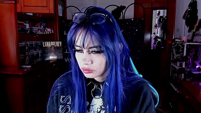 Snapshot of _sakae_ chatting on 12-18-25, 10:10 sakae online show from 12-18-25, 10:10