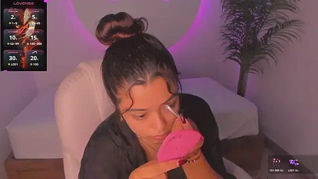 Ariana Pierce online show from 11-04-25, 12:26