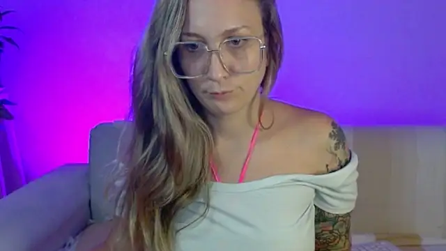 Snapshot of CabledHeredity chatting on 02-09-25, 02:17 CabledHeredity online show from 02-09-25, 02:17