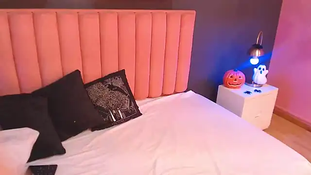 CrystalWoods94 online show from 10-31-25, 01:56