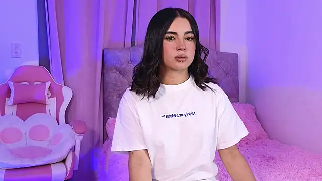 Snapshot of Emily-14 chatting on 01-30-25, 04:48 Emily-14 online show from 01-30-25, 04:48