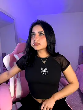 Snapshot of Emily-14 chatting on 09-12-25, 05:40 Emily-14 online show from 09-12-25, 05:40