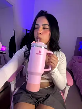 Snapshot of Emily-14 chatting on 09-18-25, 02:35 Emily-14 online show from 09-18-25, 02:35