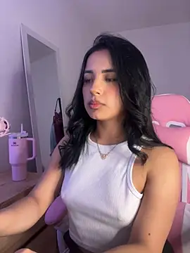 Snapshot of Emily-14 chatting on 09-23-25, 02:58 Emily-14 online show from 09-23-25, 02:58