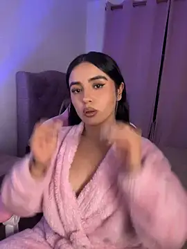 Snapshot of Emily-14 chatting on 11-07-25, 09:31 Emily-14 online show from 11-07-25, 09:31