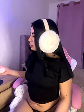 Snapshot of Emily-14 chatting on 11-27-25, 04:03 Emily-14 online show from 11-27-25, 04:03