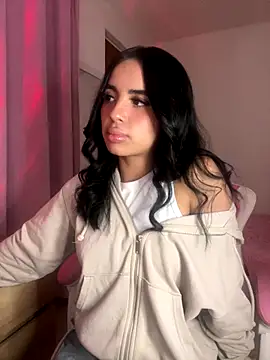 Snapshot of Emily-14 chatting on 12-21-25, 06:42 Emily-14 online show from 12-21-25, 06:42