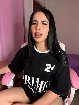 Snapshot of Emily-14 chatting on 01-11-26, 06:51 Emily-14 online show from 01-11-26, 06:51