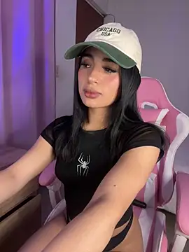 Snapshot of Emily-14 chatting on 01-16-26, 02:37 Emily-14 online show from 01-16-26, 02:37