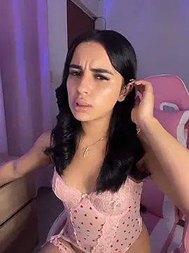 Snapshot of Emily-14 chatting on 02-18-26, 04:52 Emily-14 online show from 02-18-26, 04:52