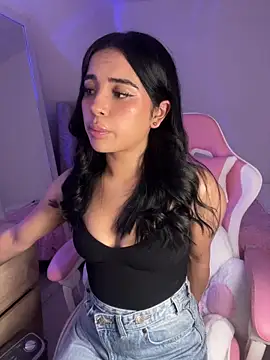 Snapshot of Emily-14 chatting on 03-03-26, 04:40 Emily-14 online show from 03-03-26, 04:40