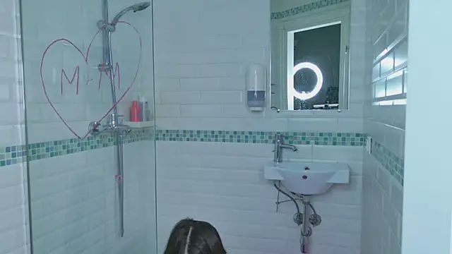 Mia Mia M online show from 12-28-24, 05:33