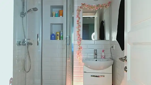 Mia Mia M online show from 01-18-25, 09:02