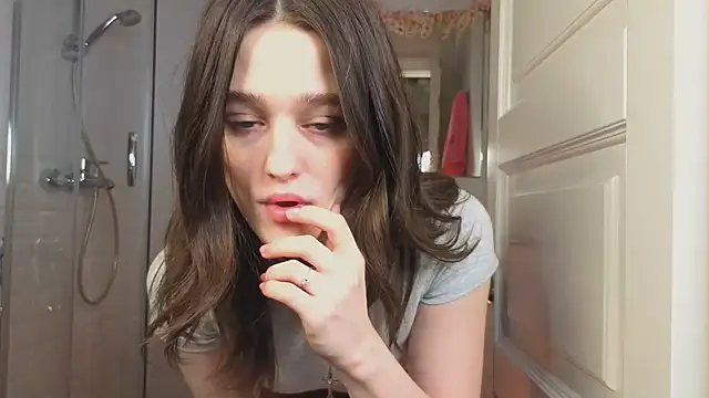 Mia Mia M online show from 02-08-25, 05:40