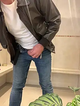 Snapshot of Sash_Ge chatting on 01-27-25, 10:16 Sash Ge online show from 01-27-25, 10:16