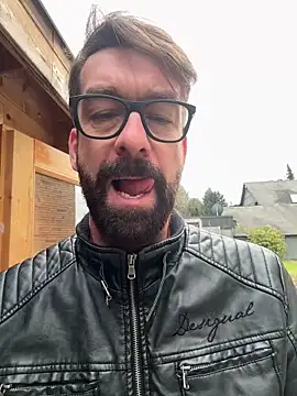 Snapshot of Sash_Ge chatting on 02-15-25, 11:06 Sash Ge online show from 02-15-25, 11:06