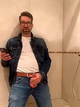 Snapshot of Sash_Ge chatting on 01-10-26, 04:53 Sash Ge online show from 01-10-26, 04:53