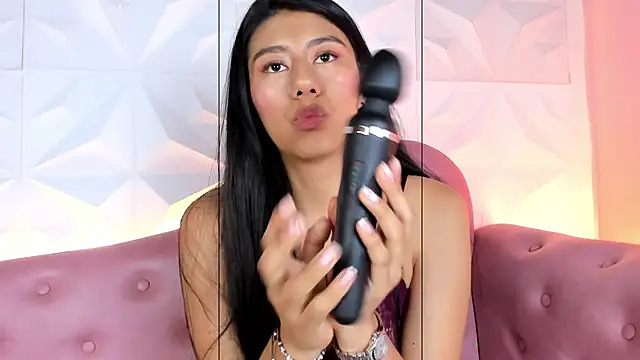 Snapshot of CarlaAlvez chatting on 02-04-25, 05:45 CarlaAlvez online show from 02-04-25, 05:45