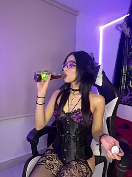 Snapshot of vampy_dolll chatting on 12-20-25, 07:04 vampy dolll online show from 12-20-25, 07:04