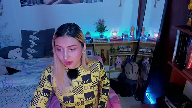 cuteweed420 online show from 04-10-26, 11:09