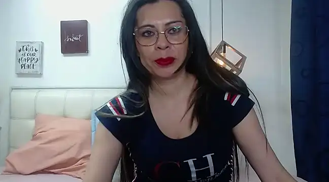 Snapshot of _lara1 chatting on 01-17-25, 10:45  lara1 online show from 01-17-25, 10:45