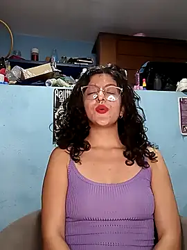 Snapshot of LoveElectra chatting on 01-09-25, 03:04 LoveElectra online show from 01-09-25, 03:04