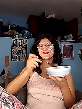 Snapshot of LoveElectra chatting on 02-01-25, 07:02 LoveElectra online show from 02-01-25, 07:02