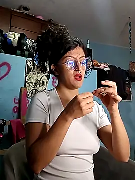 Snapshot of LoveElectra chatting on 09-13-25, 02:39 LoveElectra online show from 09-13-25, 02:39