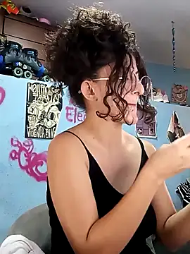 Snapshot of LoveElectra chatting on 12-16-25, 08:58 LoveElectra online show from 12-16-25, 08:58