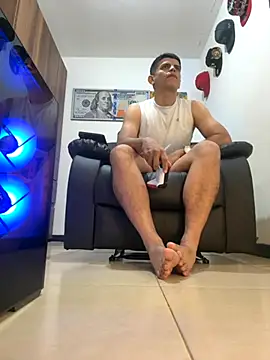 Snapshot of boss_of_cash chatting on 09-23-25, 04:43 boss of cash online show from 09-23-25, 04:43