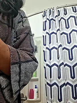 LuckiXCX online show from 04-06-26, 08:37