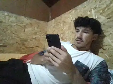 Snapshot of xxx-999 chatting on 03-22-25, 01:32 xxx-999 online show from 03-22-25, 01:32