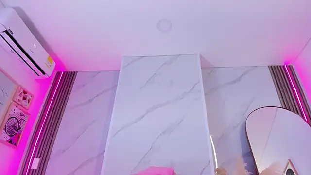 Chlooee   online show from 02-02-25, 06:10