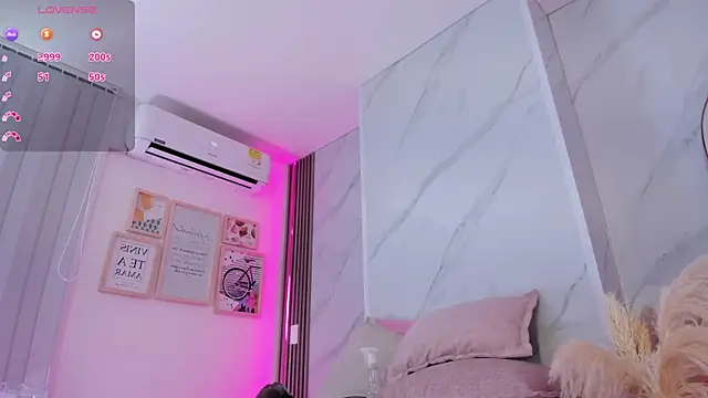 Chlooee   online show from 02-15-25, 06:23