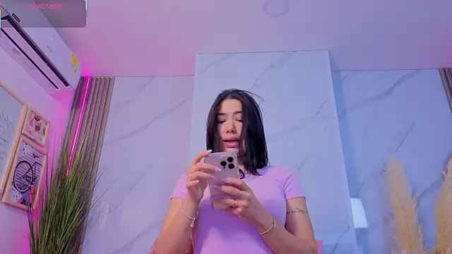 Chlooee   online show from 10-17-25, 06:21