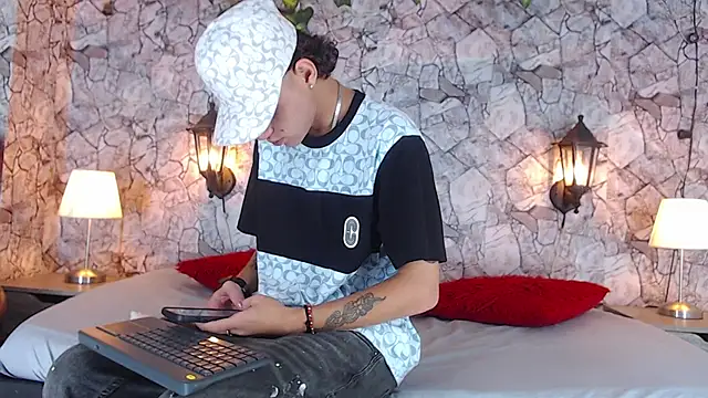 Samuel Hilton online show from 12-15-24, 10:39