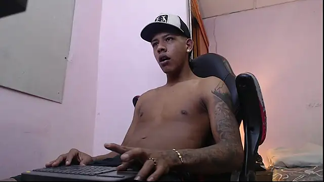 Snapshot of mr_stiven_ chatting on 01-12-25, 12:28 mr stiven  online show from 01-12-25, 12:28