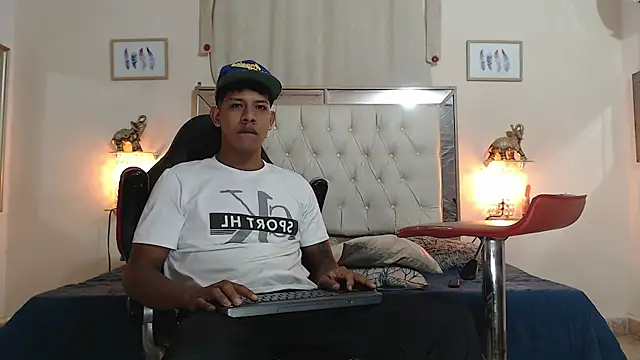 Snapshot of mr_stiven_ chatting on 09-10-25, 02:22 mr stiven  online show from 09-10-25, 02:22