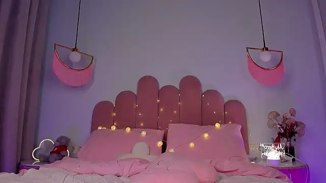 Snapshot of ElsaYoung chatting on 01-16-25, 03:23 ElsaYoung online show from 01-16-25, 03:23