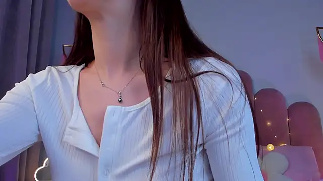 Snapshot of ElsaYoung chatting on 01-18-25, 09:24 ElsaYoung online show from 01-18-25, 09:24