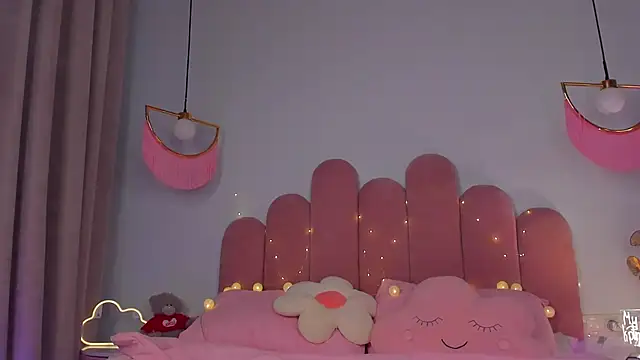 Snapshot of ElsaYoung chatting on 02-02-25, 03:10 ElsaYoung online show from 02-02-25, 03:10