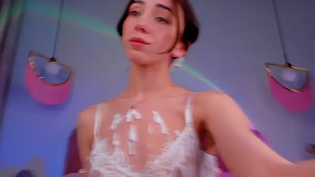 Snapshot of ElsaYoung chatting on 02-08-25, 11:34 ElsaYoung online show from 02-08-25, 11:34