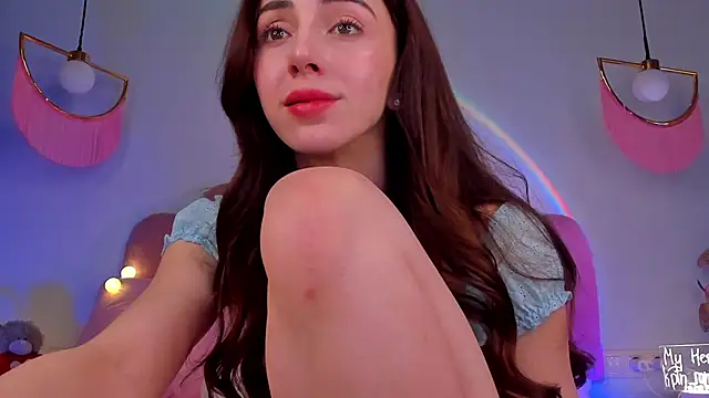 Snapshot of ElsaYoung chatting on 02-11-25, 11:33 ElsaYoung online show from 02-11-25, 11:33