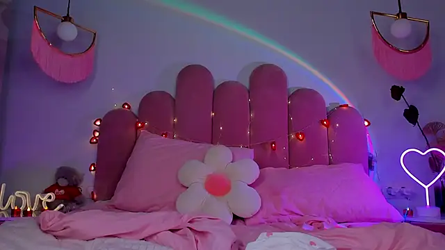 Snapshot of ElsaYoung chatting on 02-15-25, 02:47 ElsaYoung online show from 02-15-25, 02:47