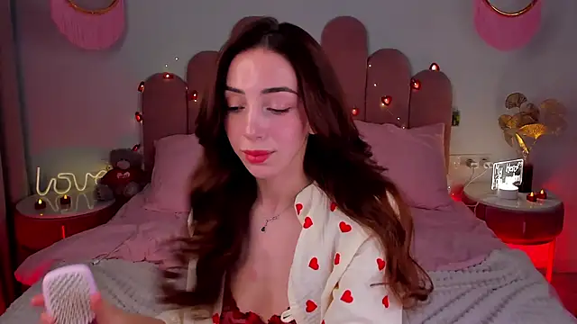 Snapshot of ElsaYoung chatting on 02-16-25, 12:08 ElsaYoung online show from 02-16-25, 12:08