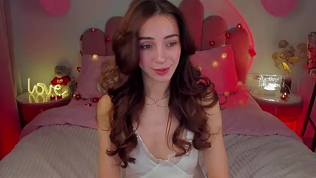 Snapshot of ElsaYoung chatting on 02-21-25, 06:18 ElsaYoung online show from 02-21-25, 06:18